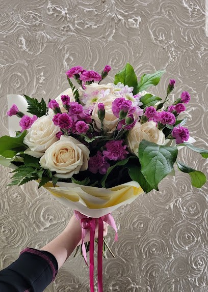 Różowa Róża- pracownia florystyczna, Kwiaciarnia w Turka