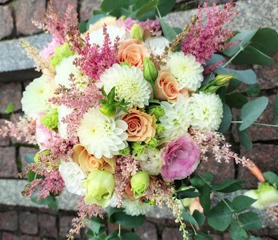 Kwiaciarnia Niezapominajka - bukiety ślubne, wieńce, upominki, Kwiaciarnia w Trzcianka