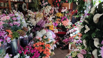 Kwiaciarnia na deptaku., Kwiaciarnia w Osięciny